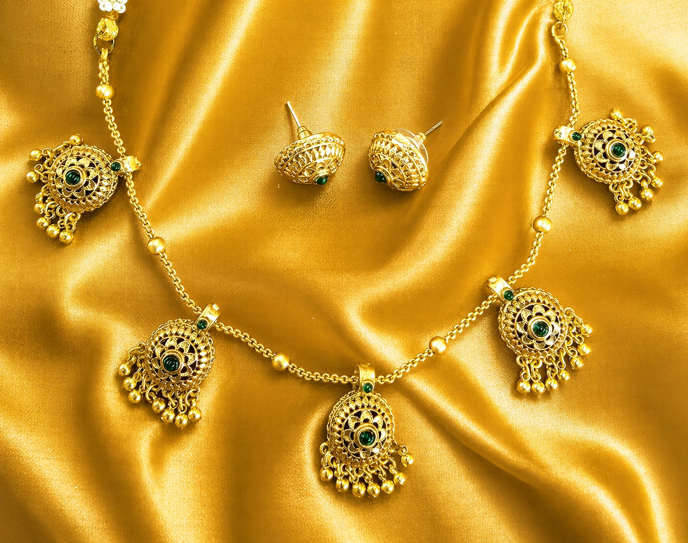 Gold Finish Antique choker Set
