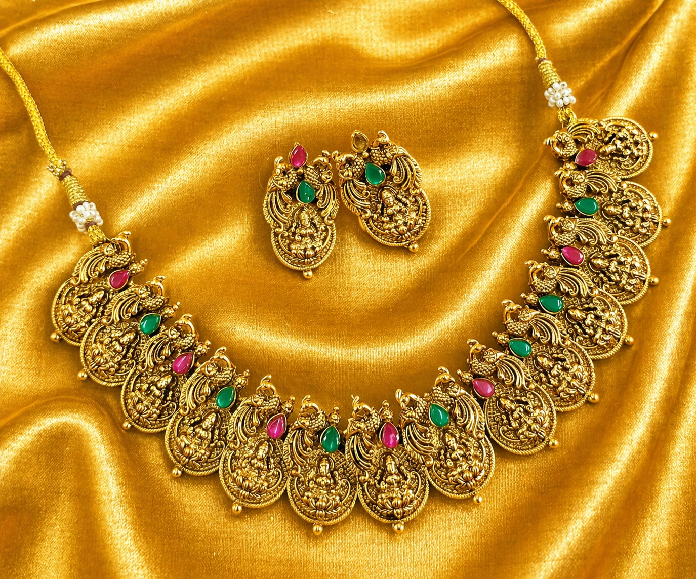 Gold Finish Antique choker Set