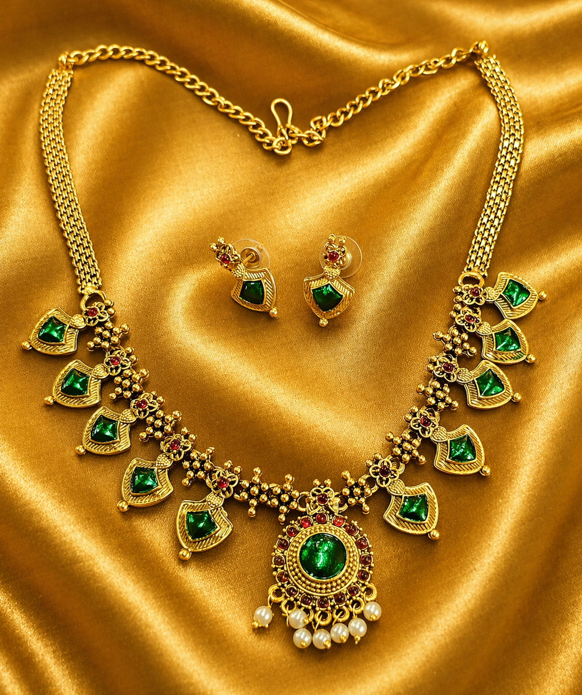 Gold Finish Antique choker Set